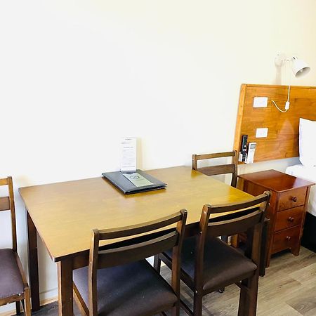 Highway Motor Inn Тарі Екстер'єр фото