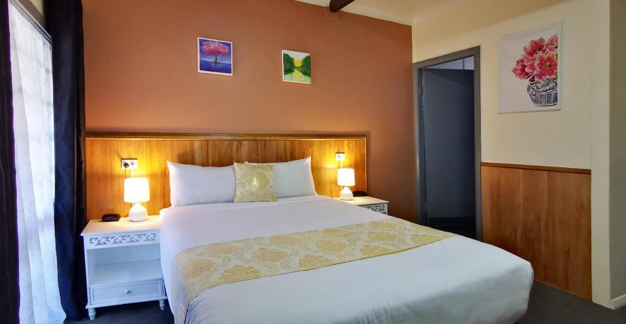Highway Motor Inn Тарі Екстер'єр фото