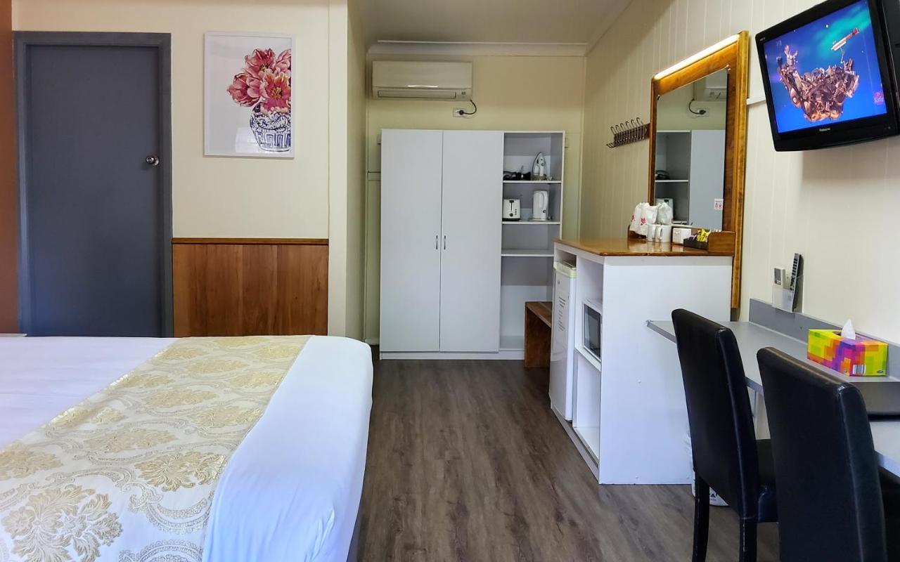 Highway Motor Inn Тарі Екстер'єр фото