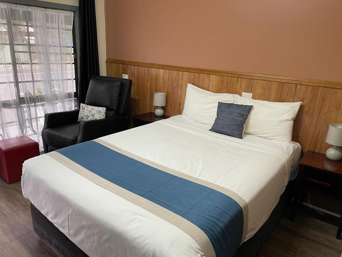 Highway Motor Inn Тарі Екстер'єр фото