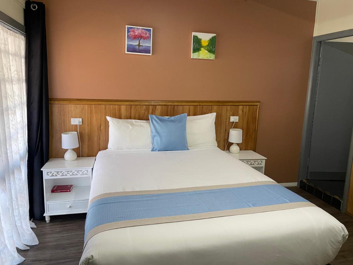 Highway Motor Inn Тарі Екстер'єр фото