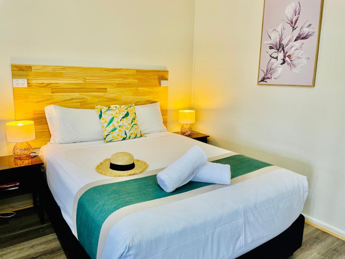 Highway Motor Inn Тарі Екстер'єр фото