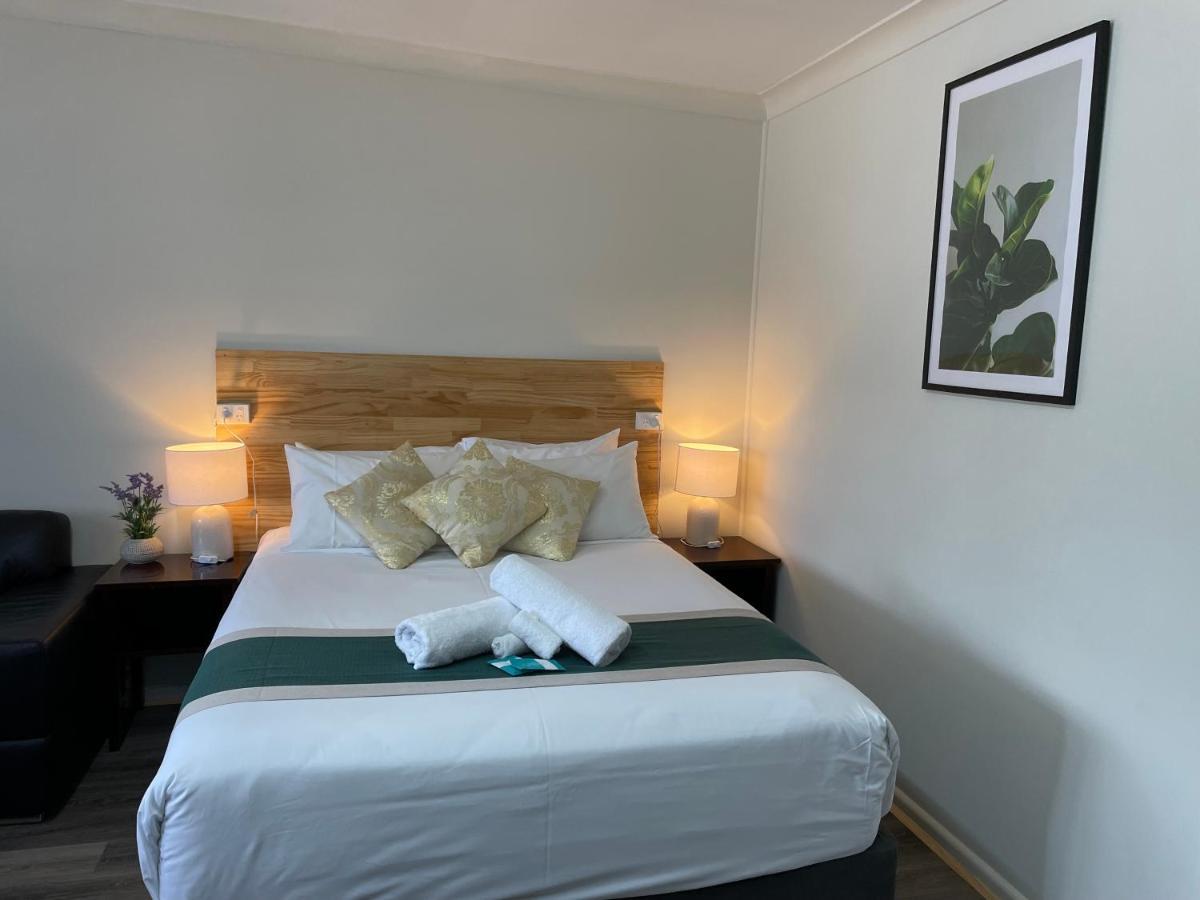 Highway Motor Inn Тарі Екстер'єр фото