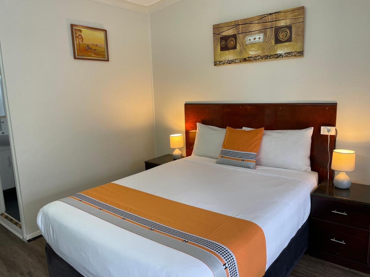 Highway Motor Inn Тарі Екстер'єр фото