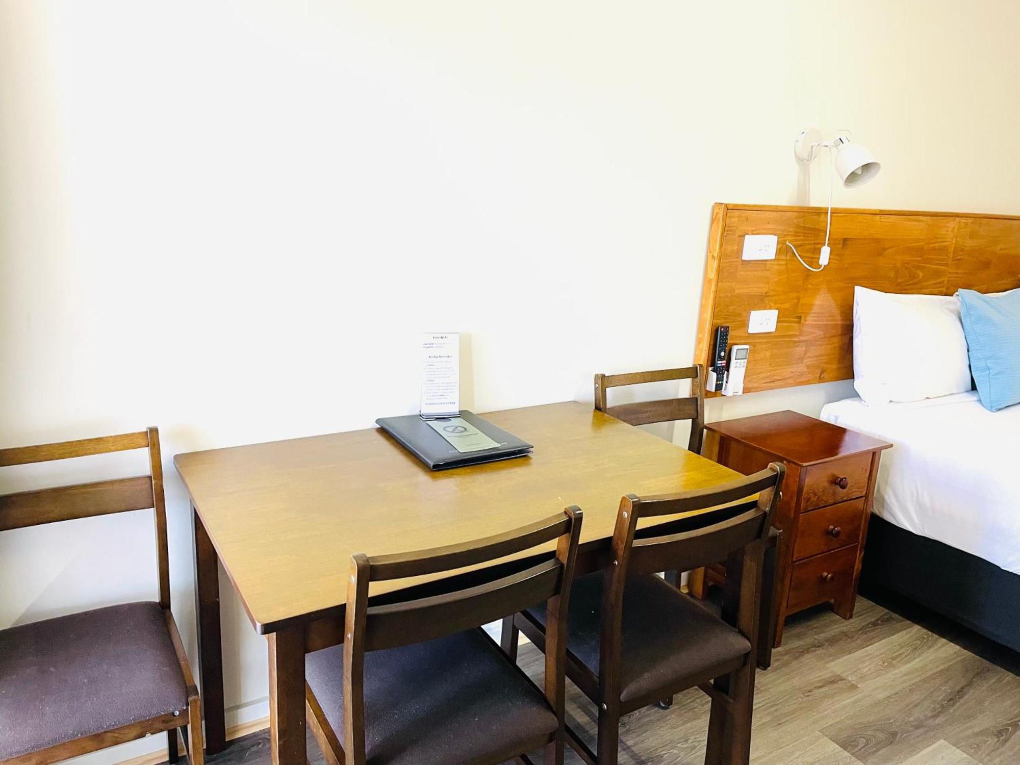 Highway Motor Inn Тарі Екстер'єр фото