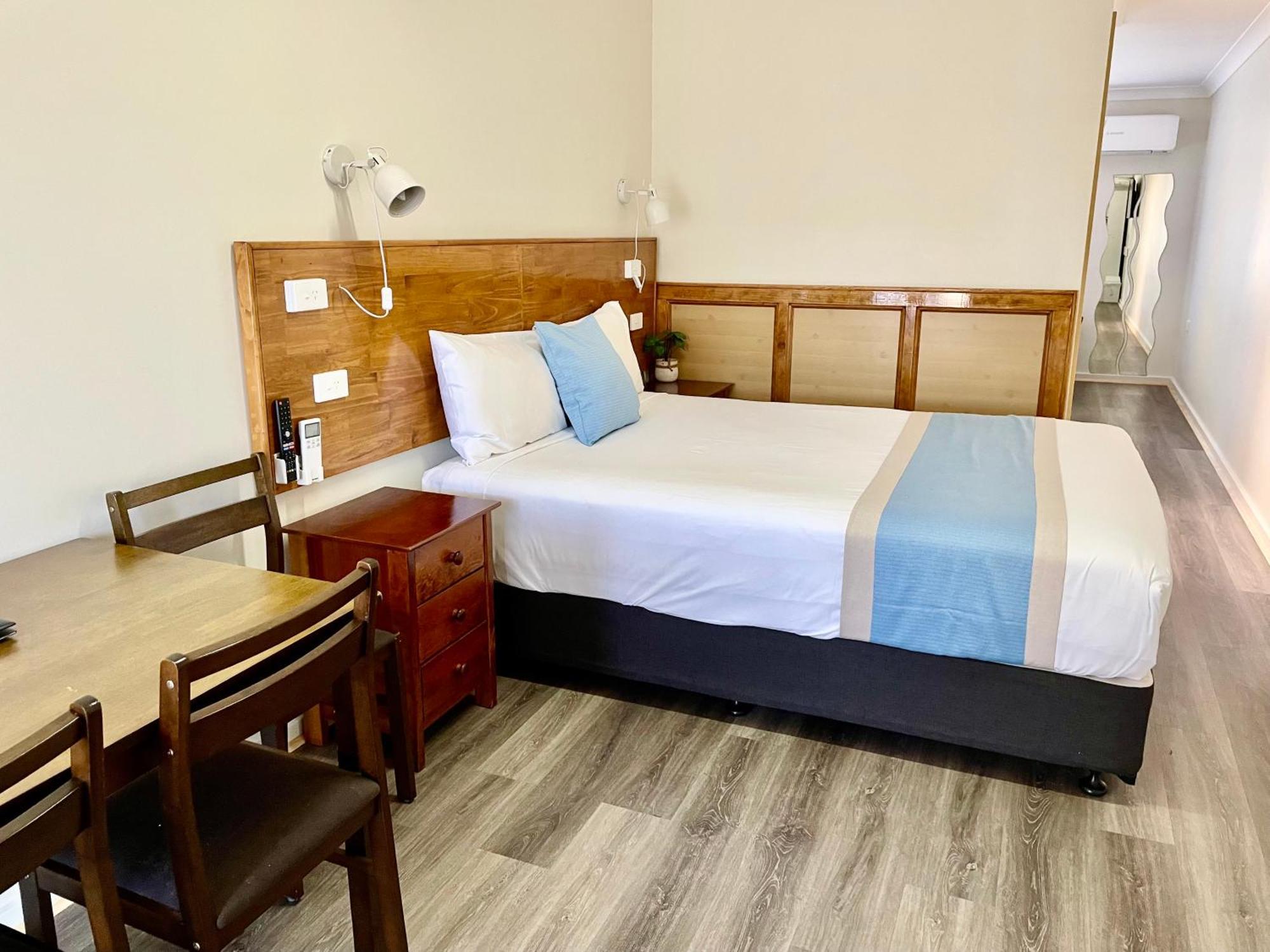 Highway Motor Inn Тарі Екстер'єр фото