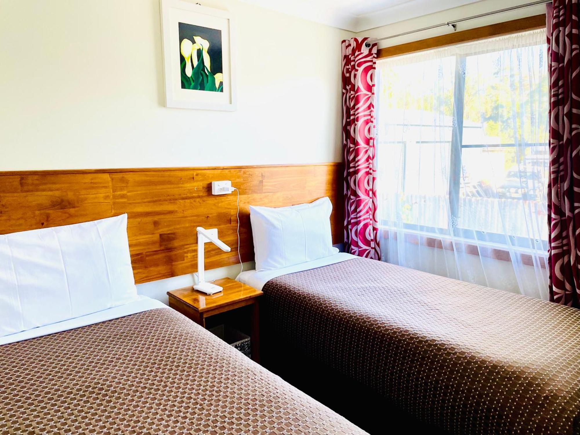 Highway Motor Inn Тарі Екстер'єр фото