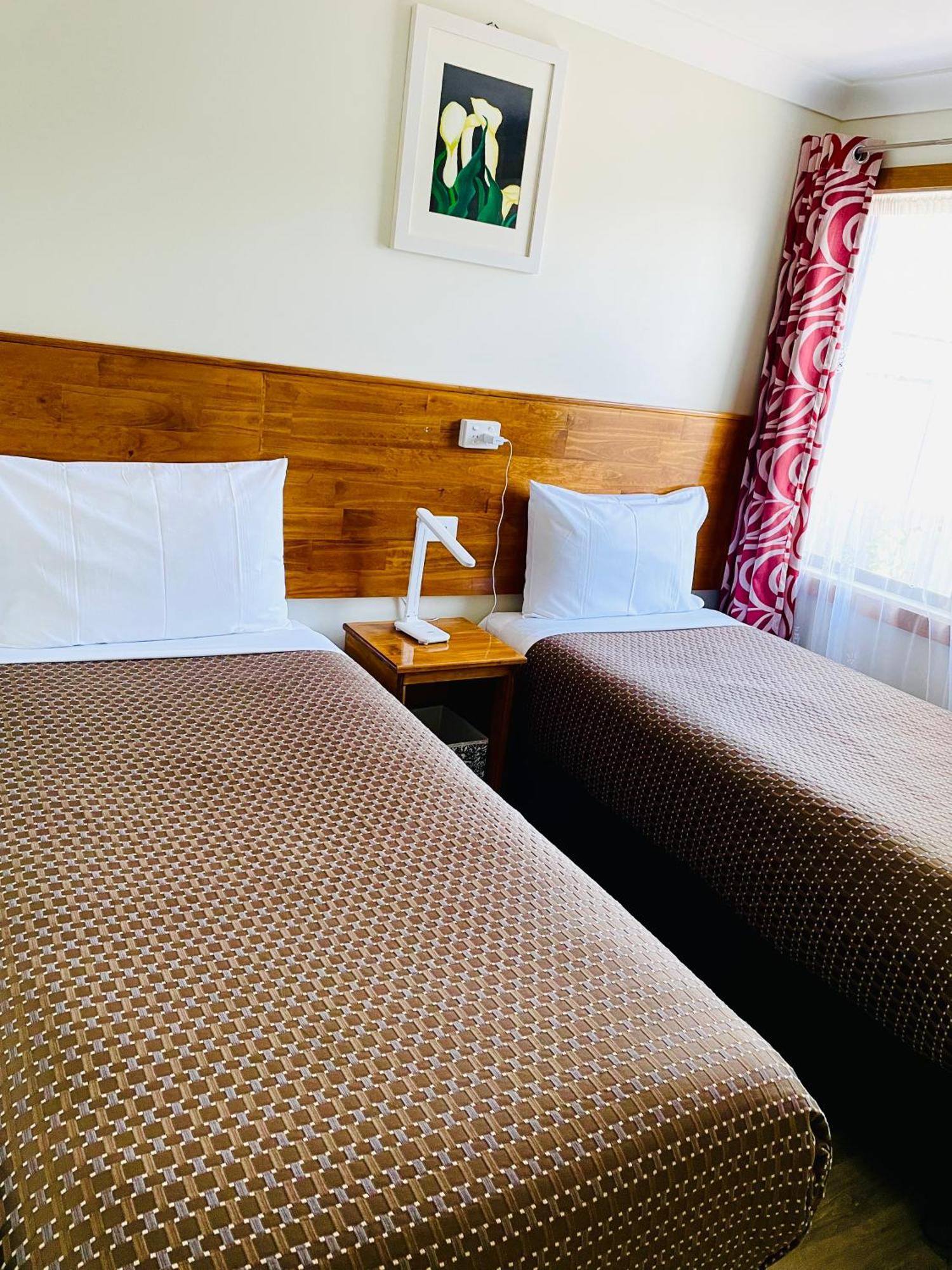 Highway Motor Inn Тарі Екстер'єр фото