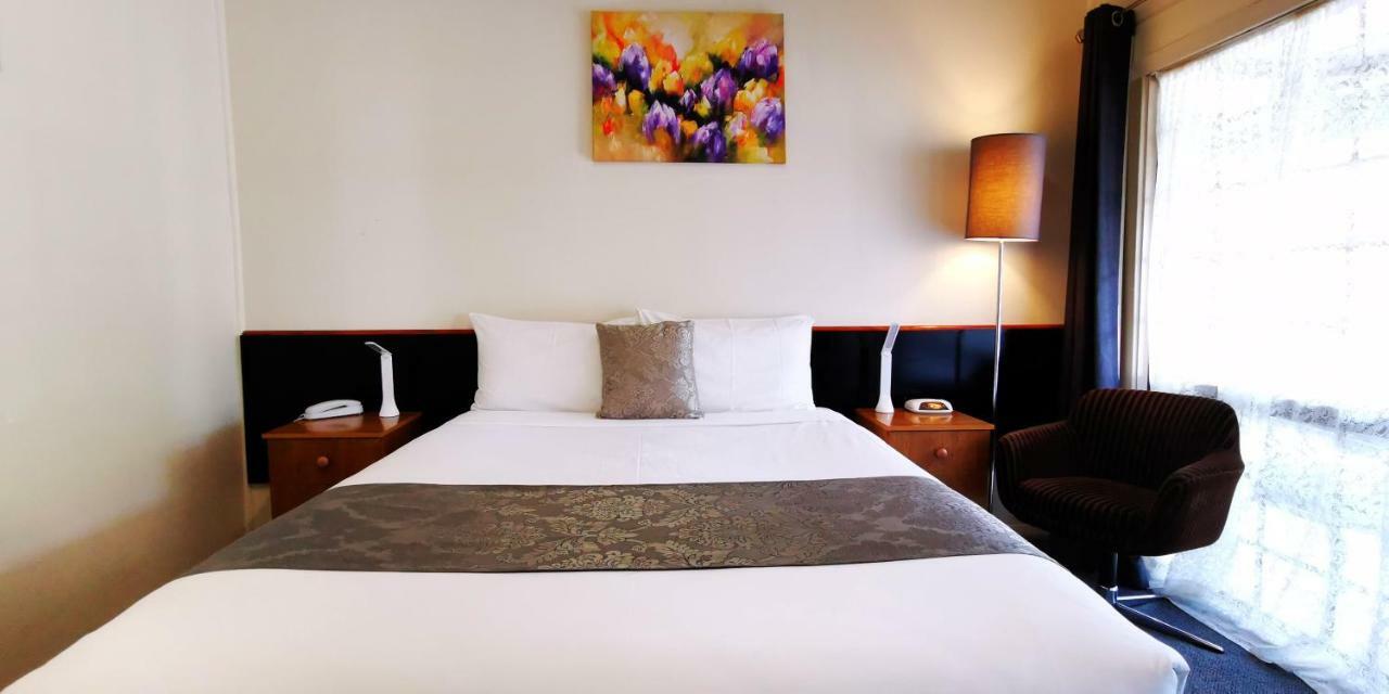 Highway Motor Inn Тарі Екстер'єр фото